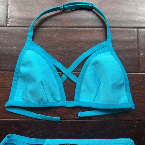 Sexy bikini set EUC - Picture 3 of 5